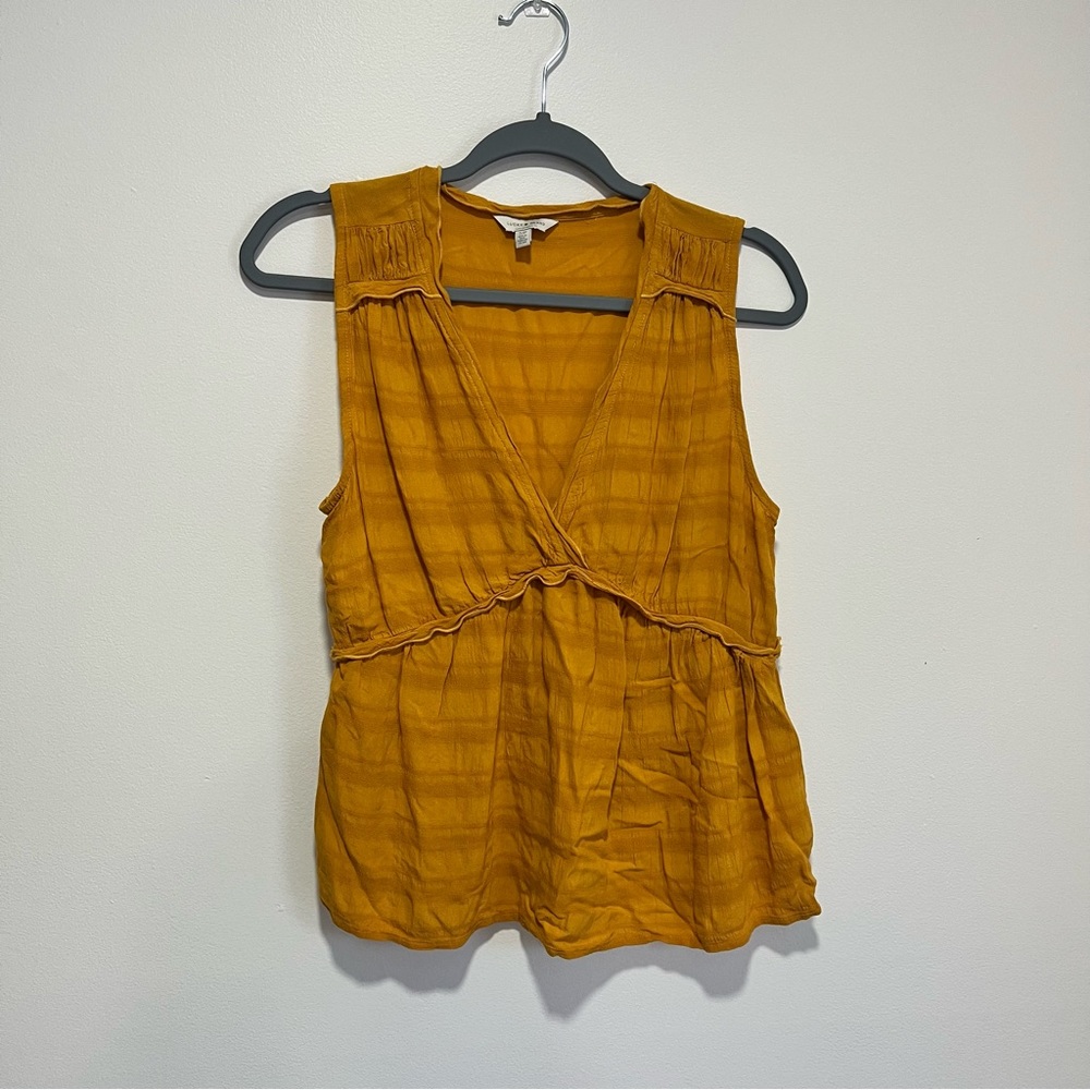 Lucky Brand V Neck Romantic Top size small - Picture 2 of 3